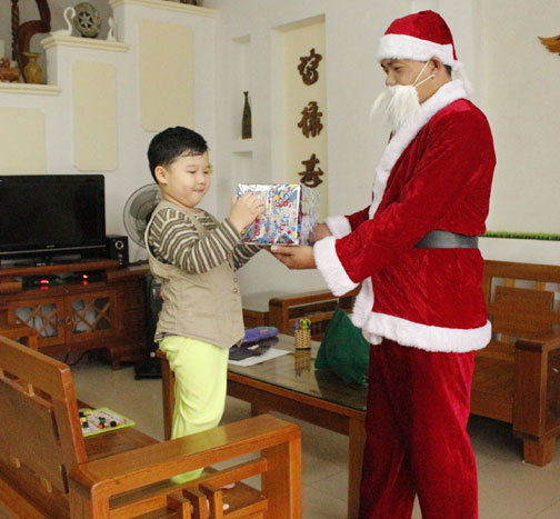 Mang niềm vui đến các gia đình